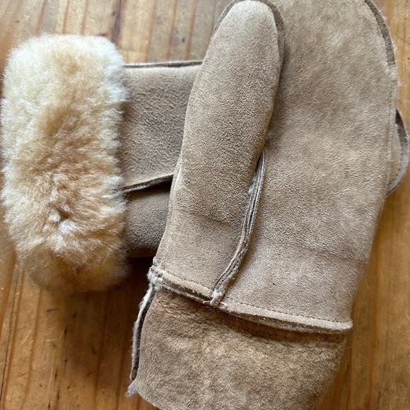 ORVIS Shearling Mittens Made in the USA - Picture 6 of 6